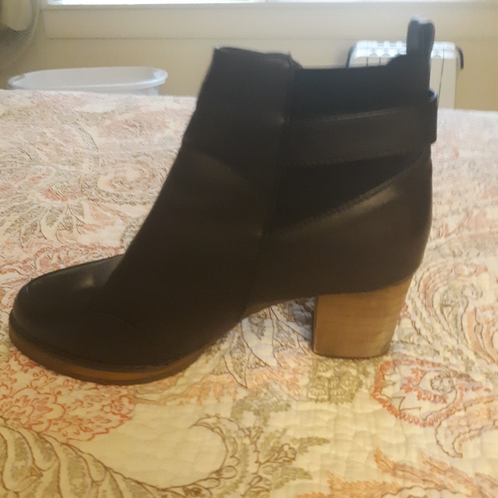Black booties - Picture 2 of 3